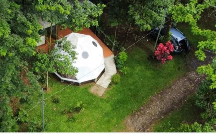 شقة Glamping Naioth Guápiles المظهر الخارجي الصورة