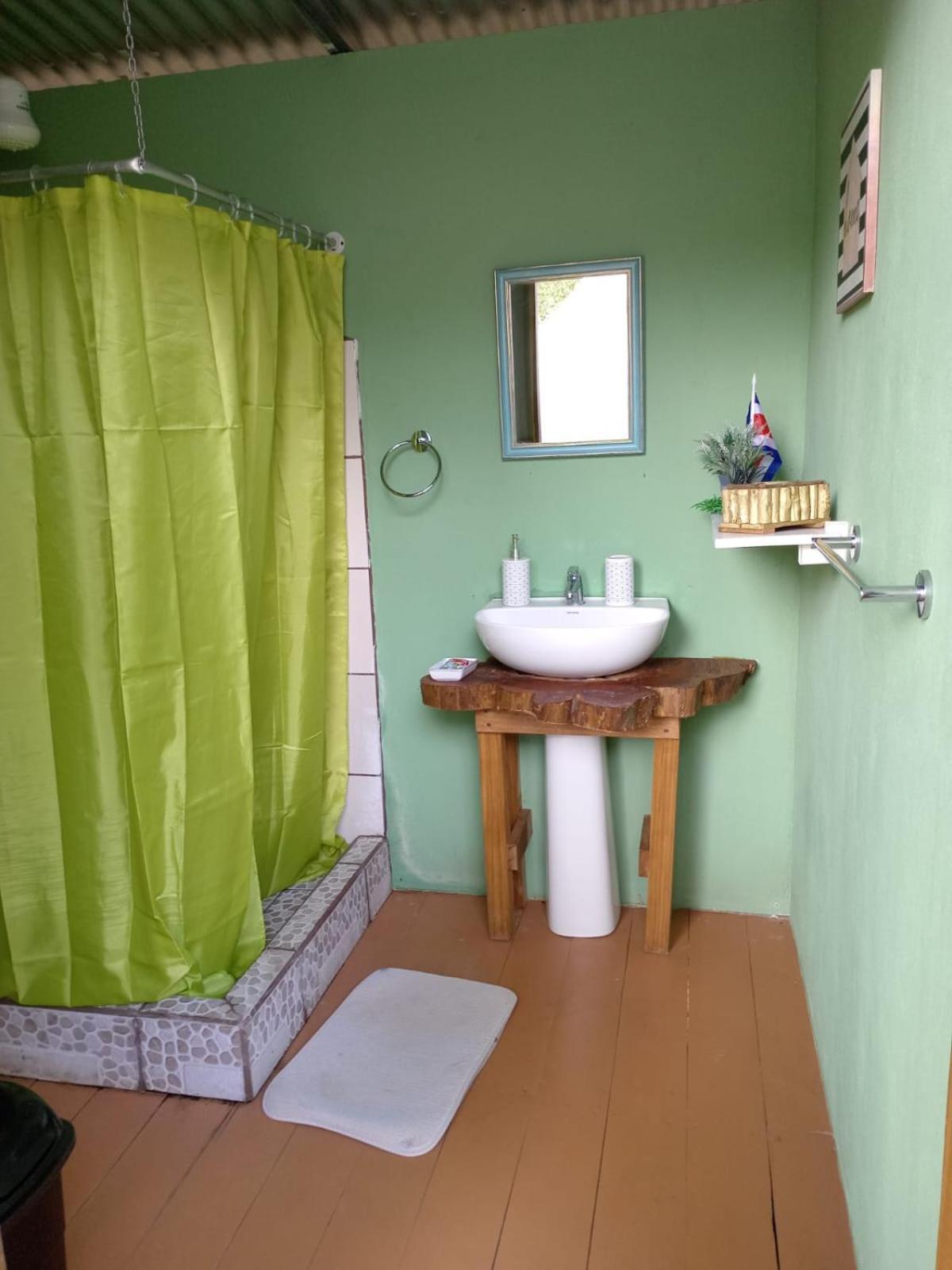 شقة Glamping Naioth Guápiles المظهر الخارجي الصورة